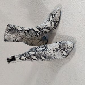 Steve Madden White & Black Faux Snake Skin Ankle High Heel Side Zipper Boots